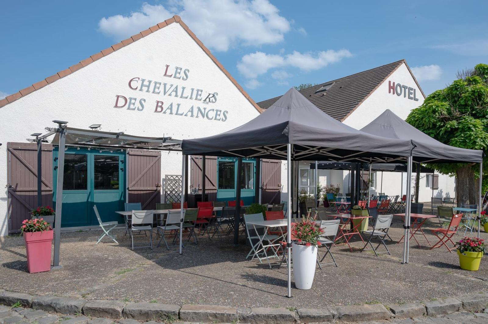 Les Chevaliers Des Balances Hotel Saint-Aubin  Buitenkant foto